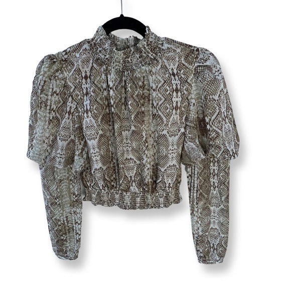 WAY Dutchess Smocked Waist Puff Sleeve Top Sand  Sand Snake - Picture 3 of 9